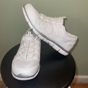 Skecher’s sneakers size 6.5